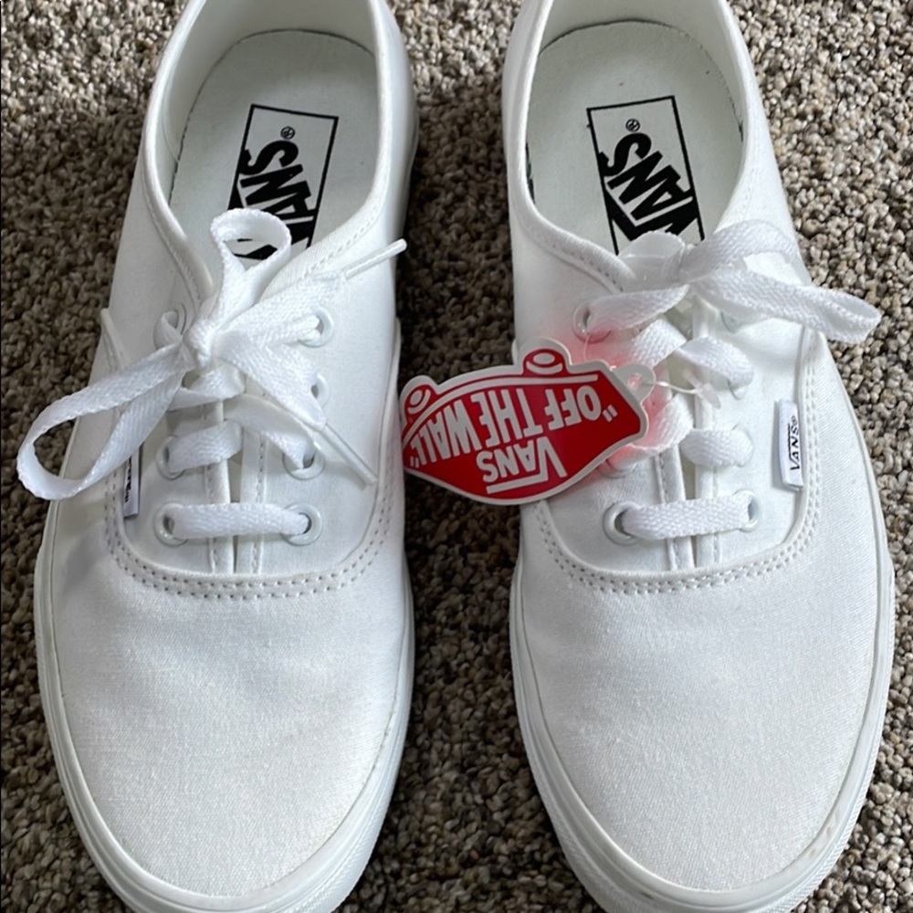 **SOLD** Womens Vans Sneakers NEW